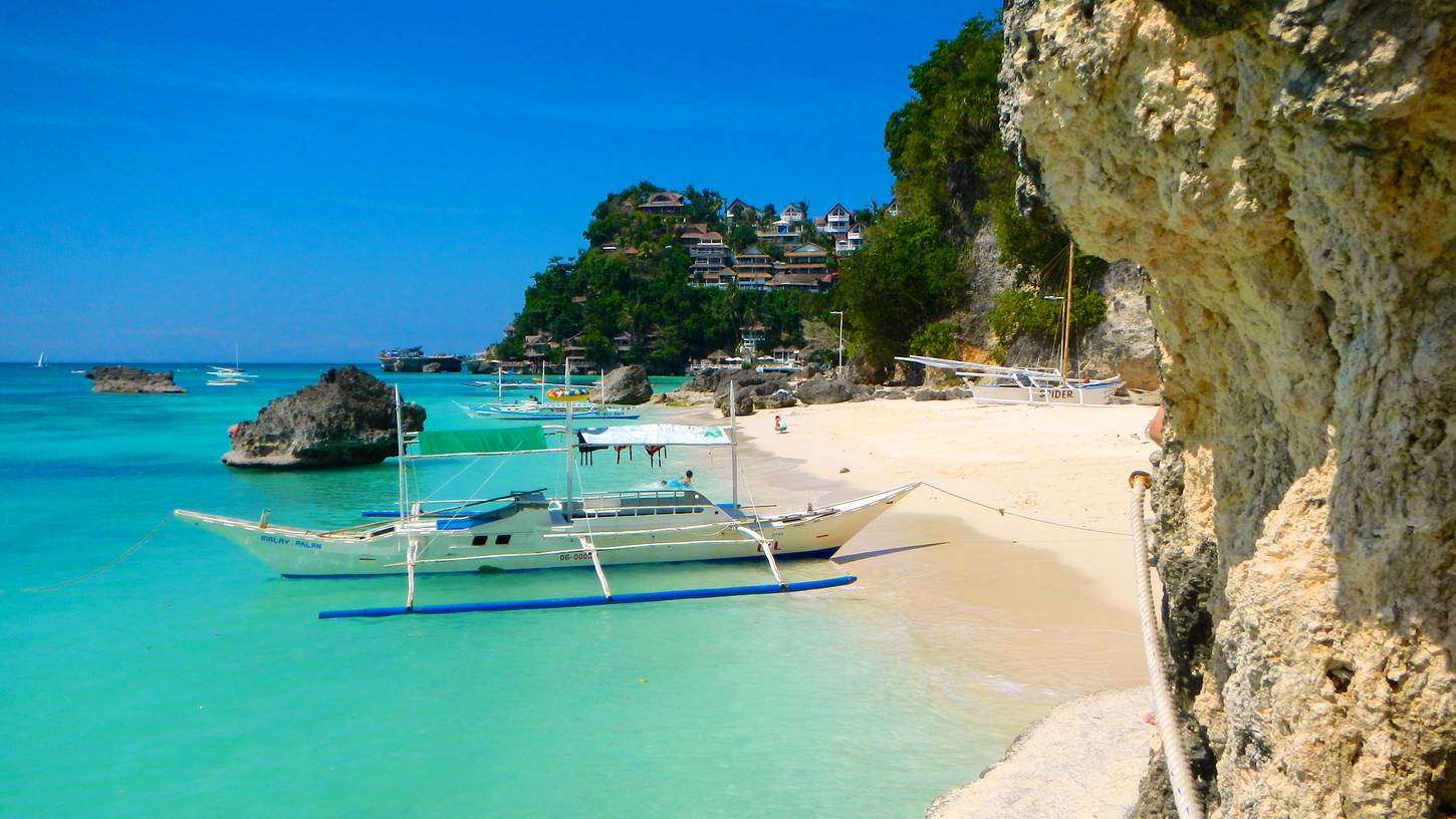 https://d3r8gwkgo0io6y.cloudfront.net/upload/boracay island.jpg